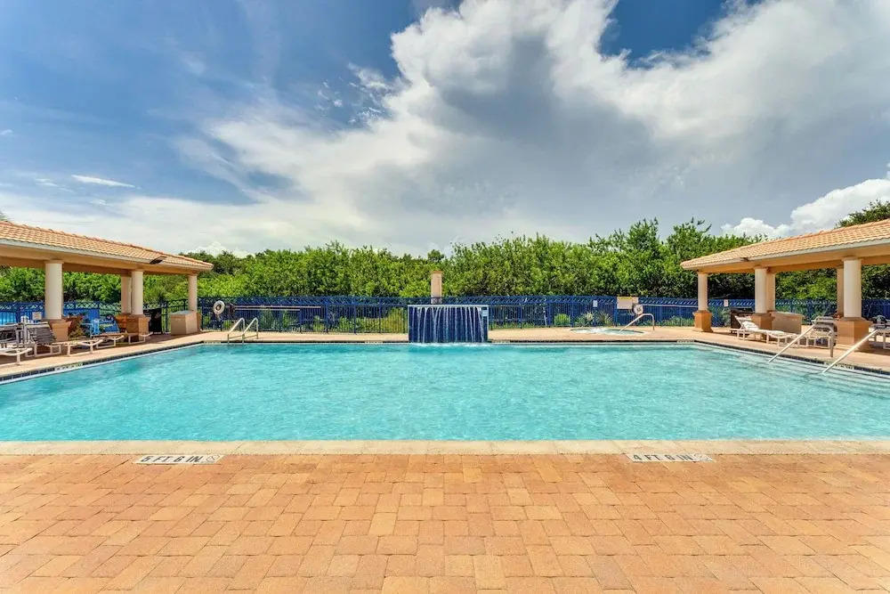 New Smyrna Beach Condo w/ Balcony & Ocean Walk