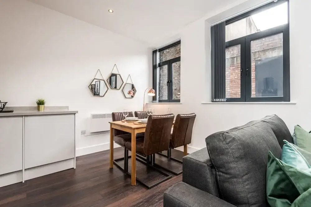 Prestige STAY Aparthotel - 42 Stanley Street Party Apartments