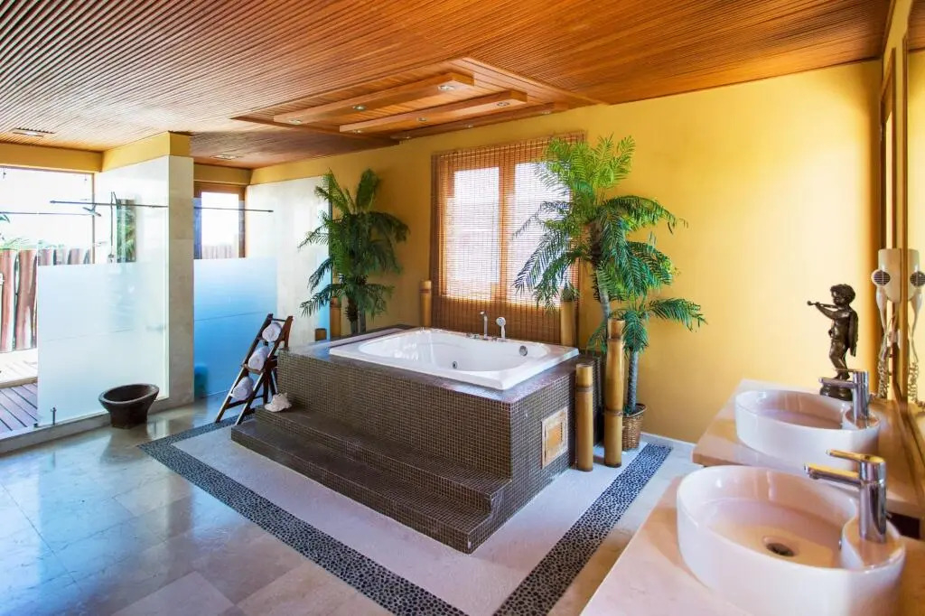 Large (12.000 sq. ft.) 5-BDR villa for rent in Cap Cana – with pool, chef, maid