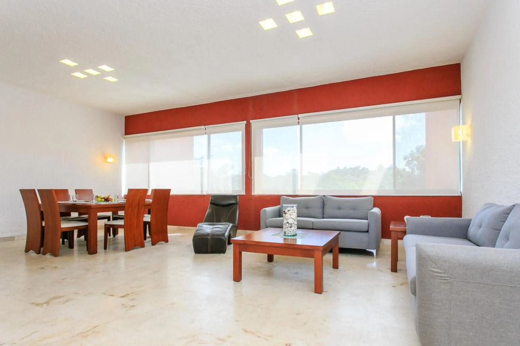 Colorful PH with private rooftop & pool in Playacar!