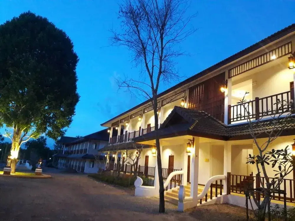 Nan Green Lake View Resort