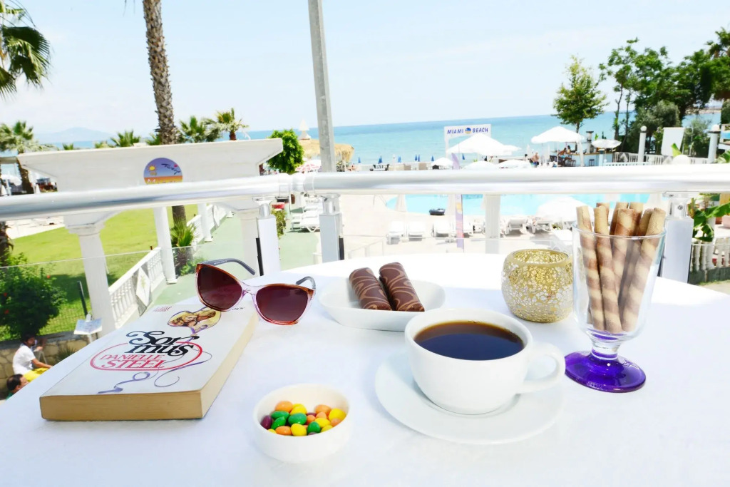 DeMANOR HOTEL ADULT ONLY
