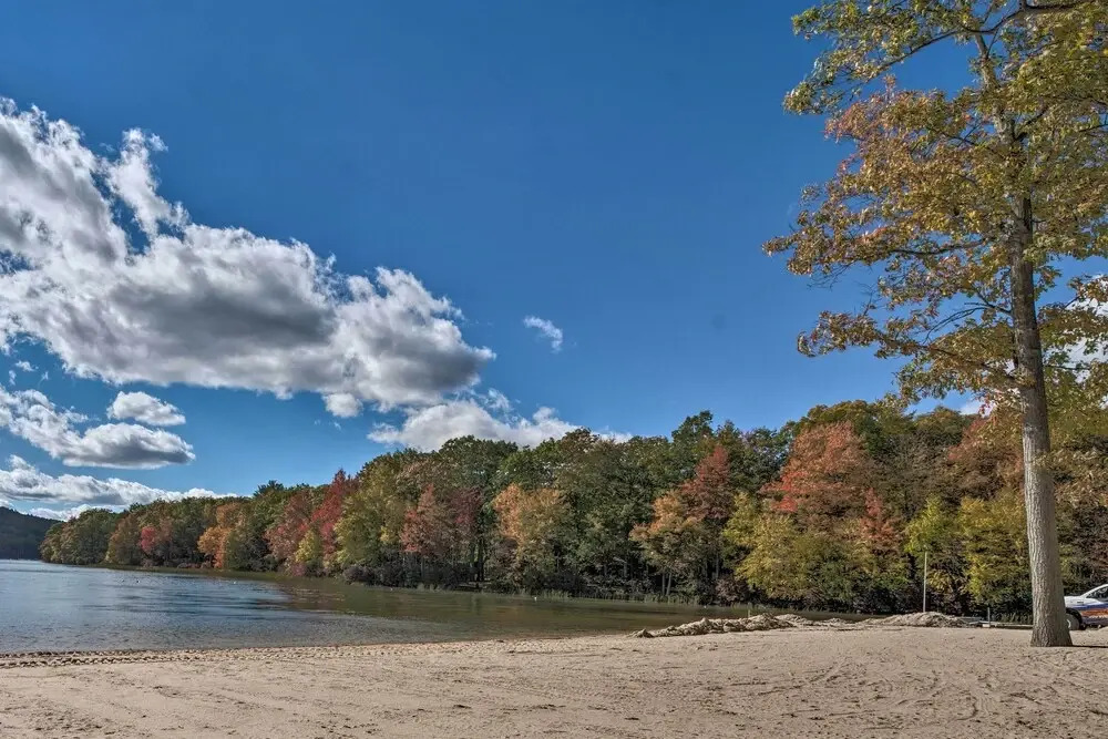 1 Mi to Jack Frost Ski Resort: Water-view Retreat