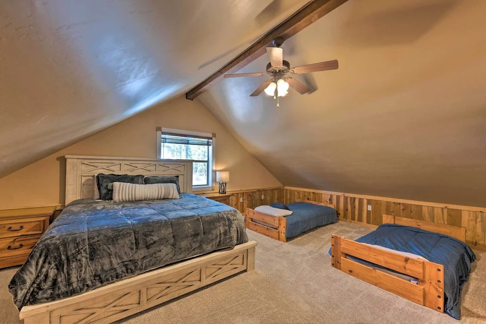 Spacious Pinetop Country Club Cabin w/ Deck!