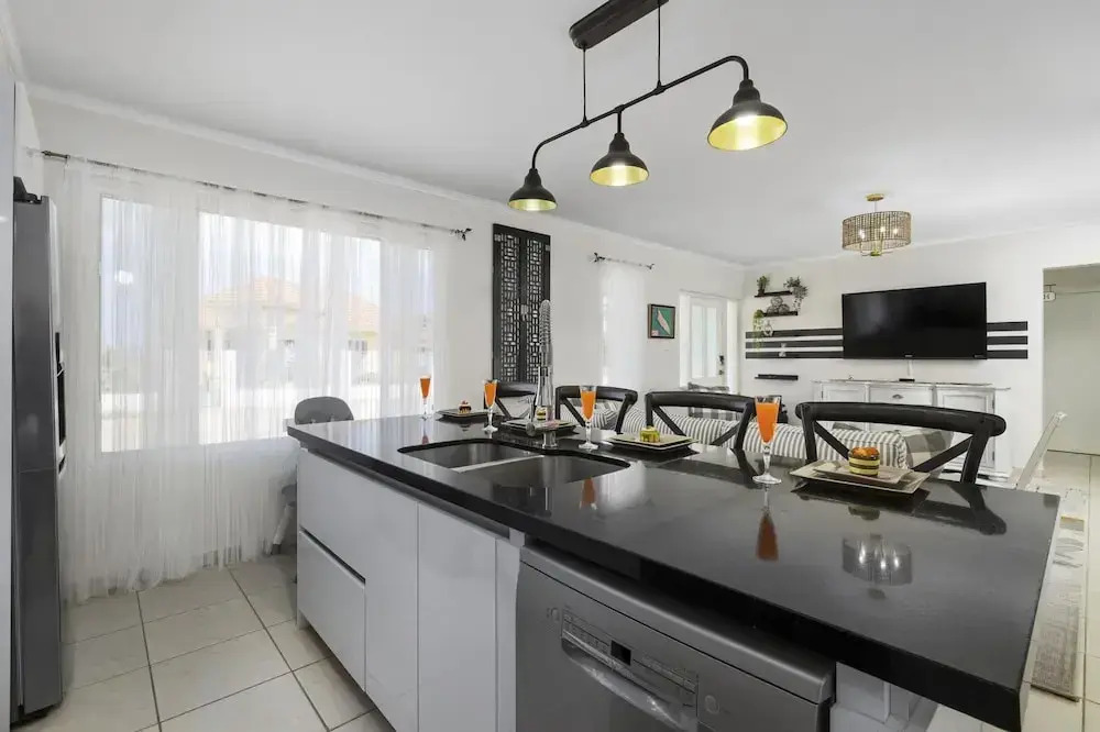 Beautiful 3br4ba Amazing Location w Private Pool