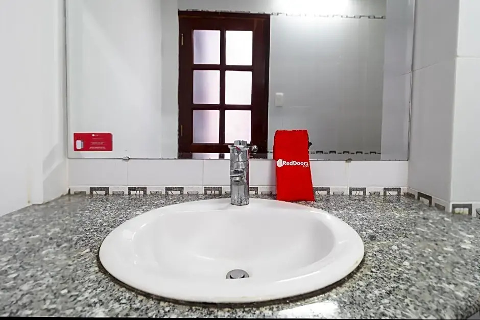 RedDoorz Nam Bac Hotel Phan Dang Luu Phu Nhuan