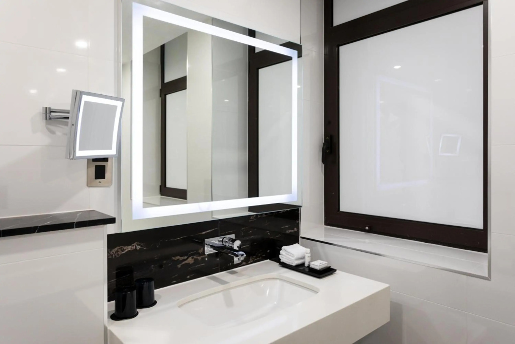 Montcalm Royal London House, Autograph Collection