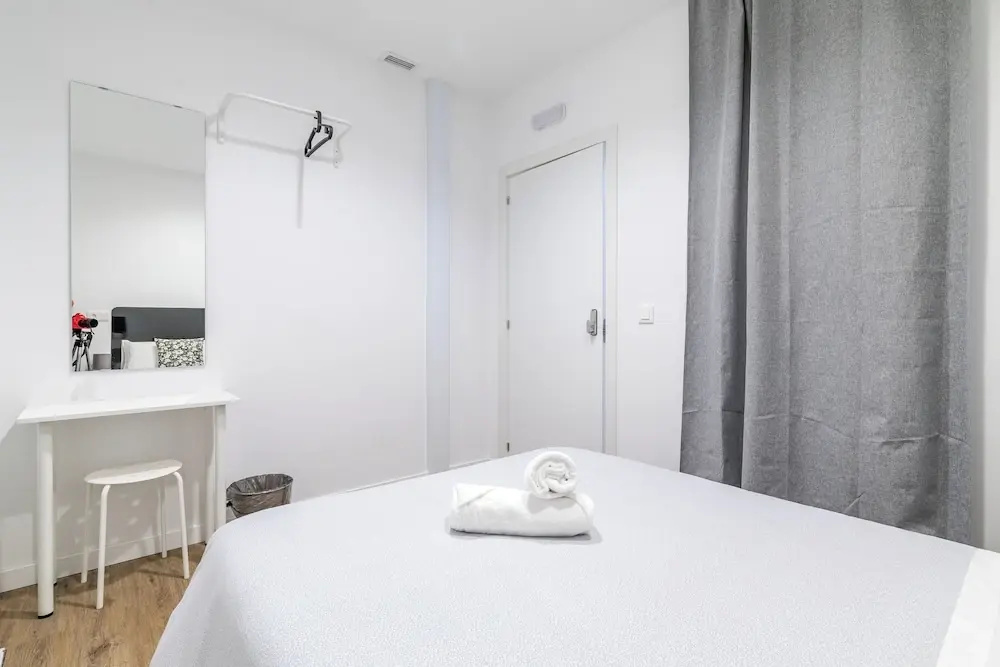 AYZ Princesa-Auto check-in property
