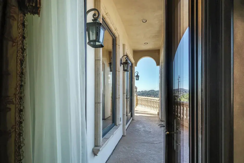 Grand 9,000-sq-ft Estate! Luxurious Socal Getaway