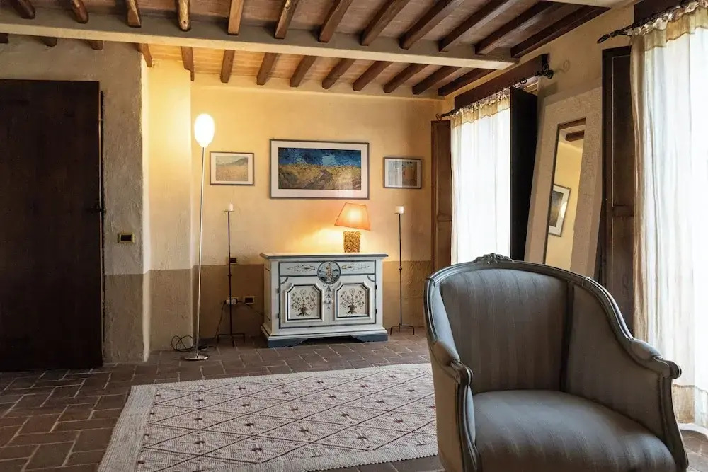 Tenuta di campagna con piscina immersa nel verde