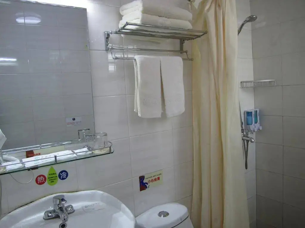 Pebble Hotel (Shanghai New International Expo Center Longyang Road Metro Station)