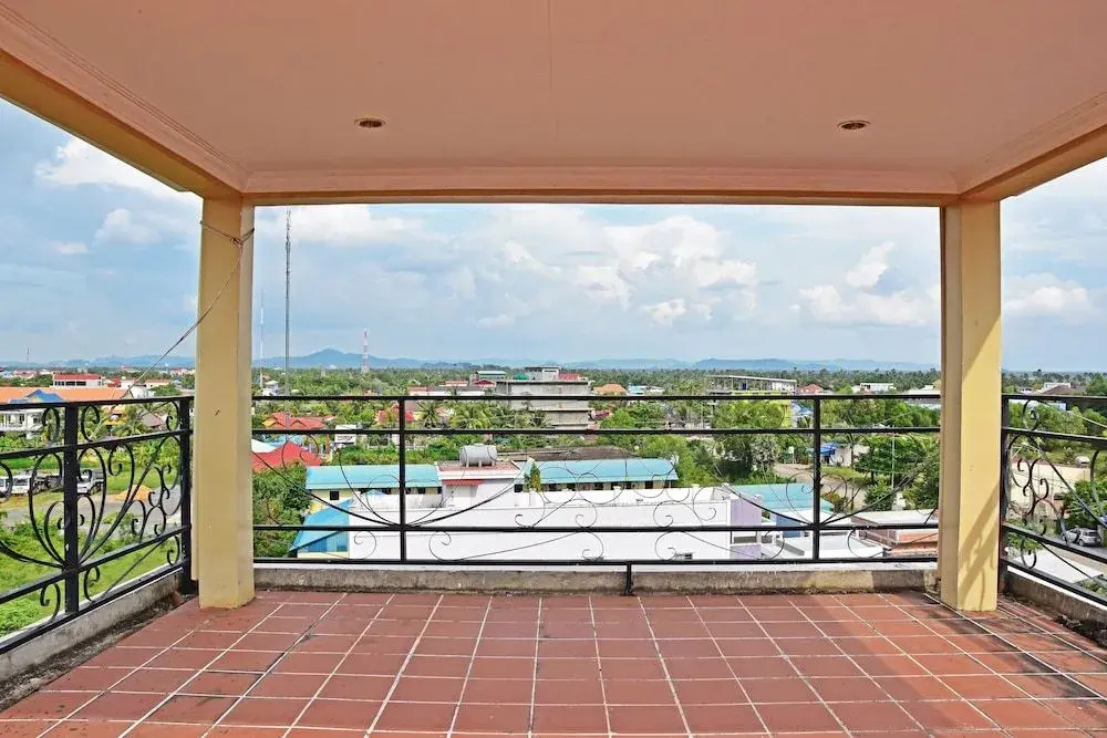 Mad Monkey Hostel Kampot