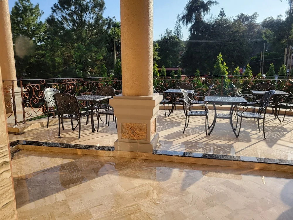Fountain Palace Hotel & Suites
