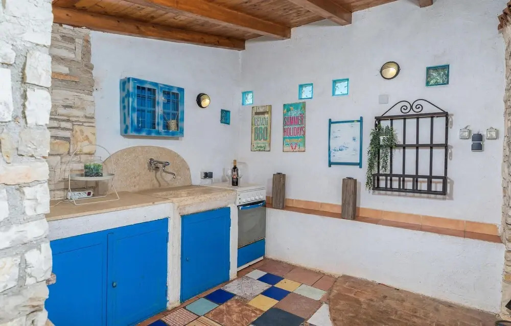 Stunning Home In Sisan