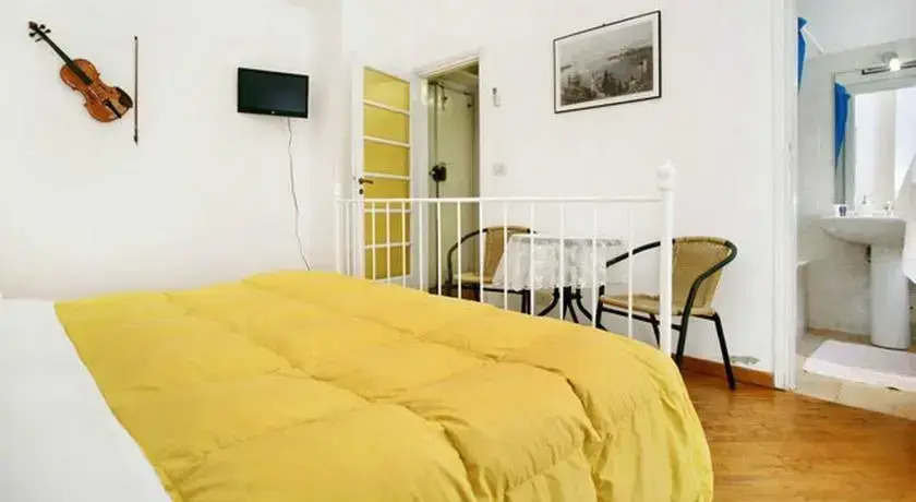 Vivaldi Balcony