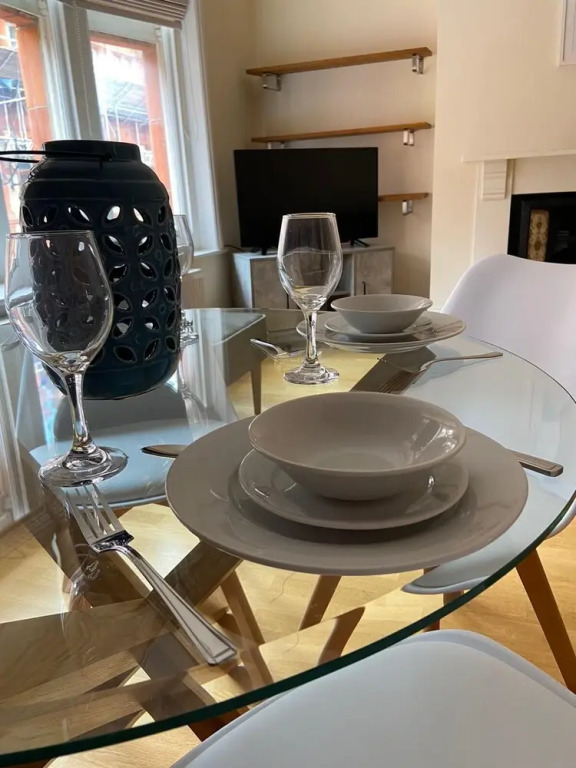 Central Location - 2 Bedroom Apartment