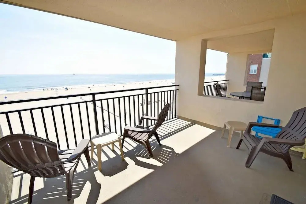 Polynesian 502 1 Bedroom Condo by RedAwning
