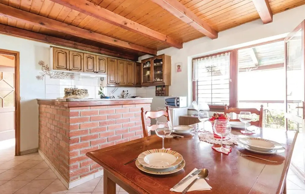 Beautiful Home in Lovran With Wifi and 2 Bedrooms