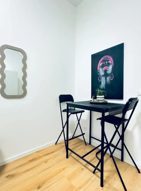 Elegant 4BR Apt Near Westbahnhof