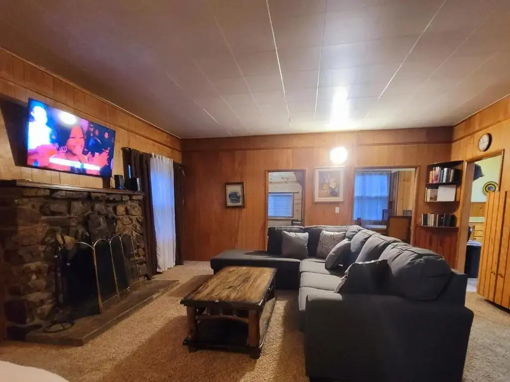 Green Cabin in Big Bear Lake 3 bdr Pets Friendly