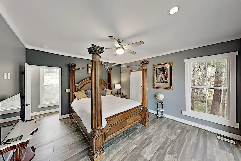 Lavish W/ Hot Tub - Near Asheville, Skiing 3 Bedroom Home