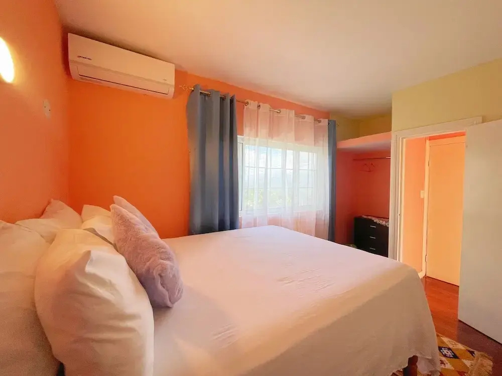 Skyline Suites 2 Queen bedroom 2 Condo by RedAwning