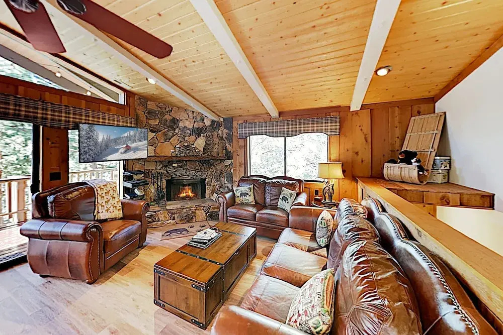 New Listing! Amazing Moonridge Getaway W/ Decks 4 Bedroom Home