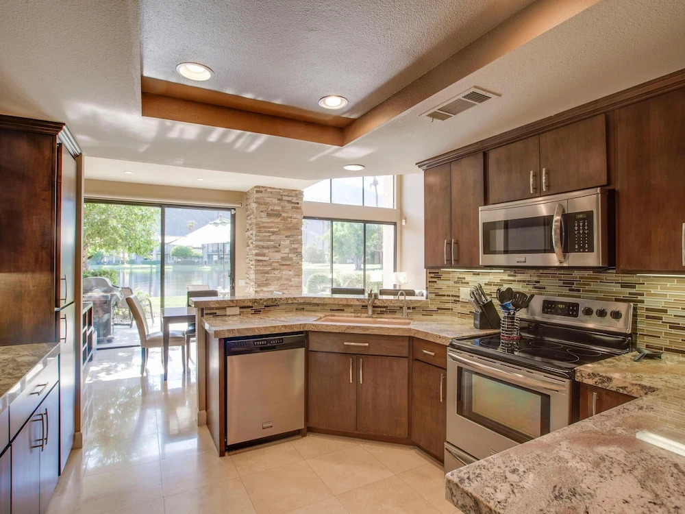 Mountain View Oasis at PGA West by Acme House Company