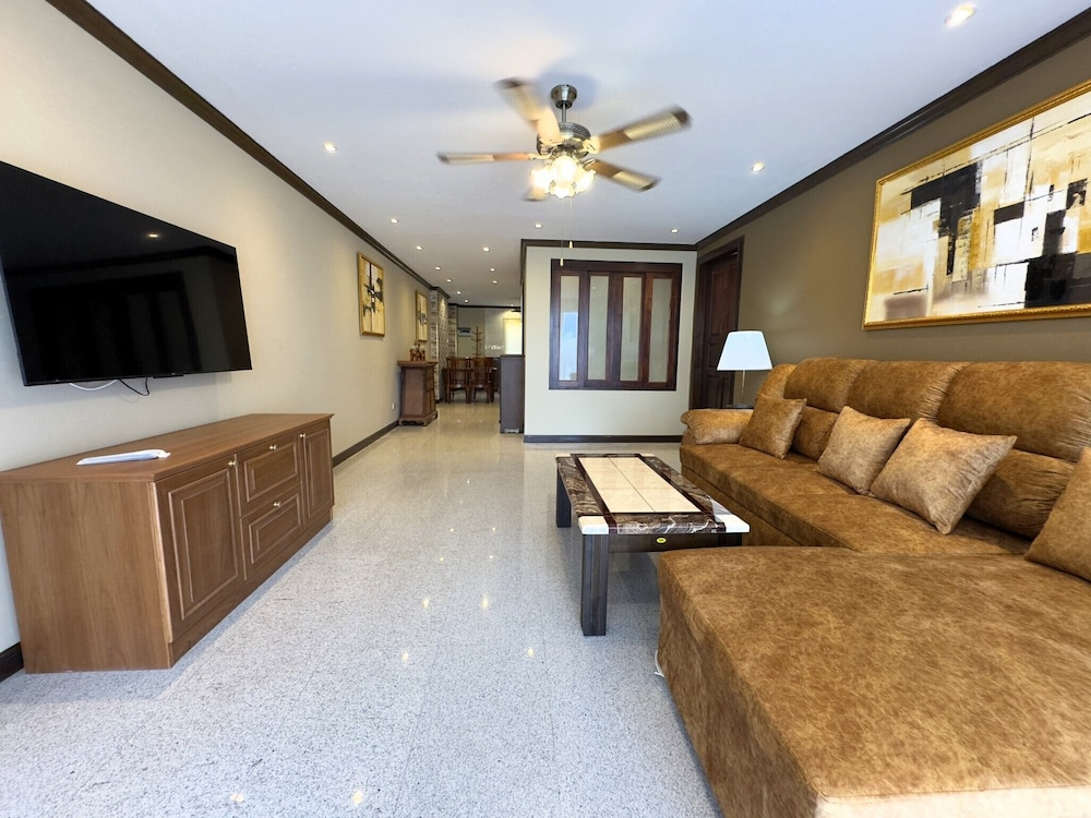 Spacious 2BR Corner Condo - Garden View Balcony - Royal Hill Resort