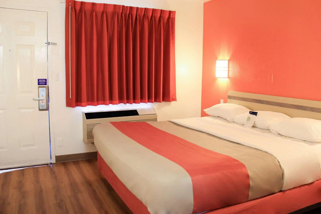 Motel 6-Enfield, CT - Hartford