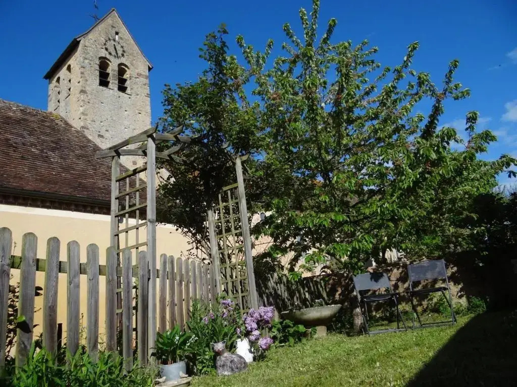 Gîte de Charme au Cœur dune Petite Cité de Caractère près dune Rivière et Monuments Historiques - FR-1-410-237