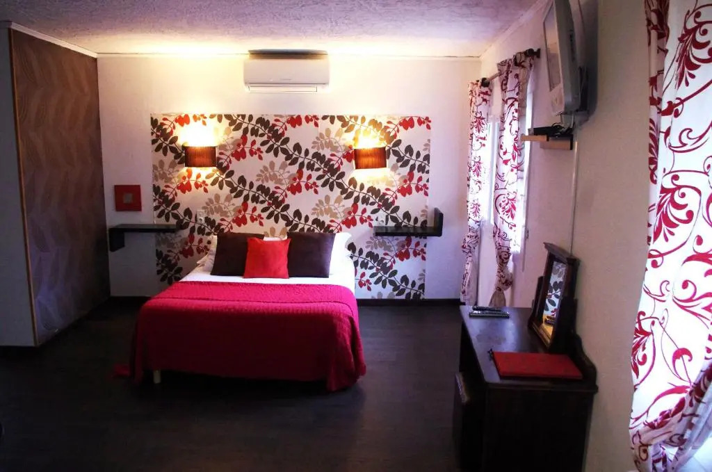 HOTEL 3 étoiles NN "LOU CIGALOUN"