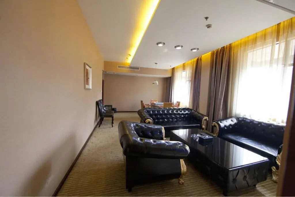 Jingzhou Huangting Holiday Hotel