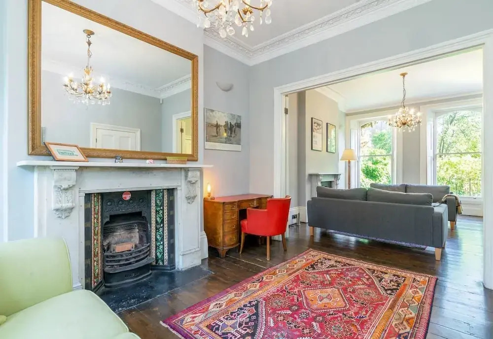 Tremendous House For 10 Guests With Large Garden