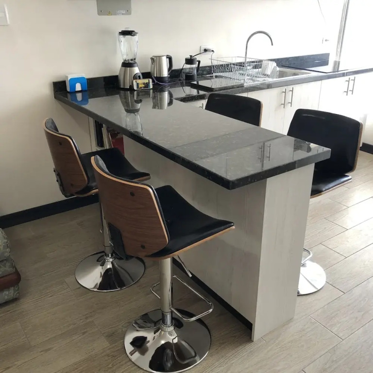 Suite and Apartment Well Located In Quito