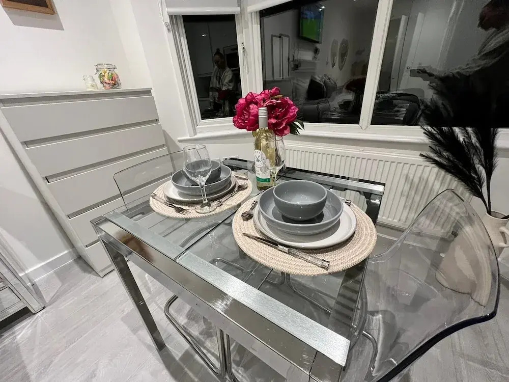 Central Harrow Studios 3mins to station