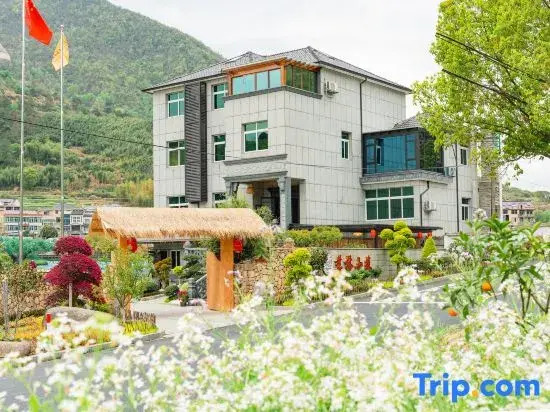 Huxiao Gorge Rafting | Cilin Xiaozhu Mountain Residence Chinese Inn