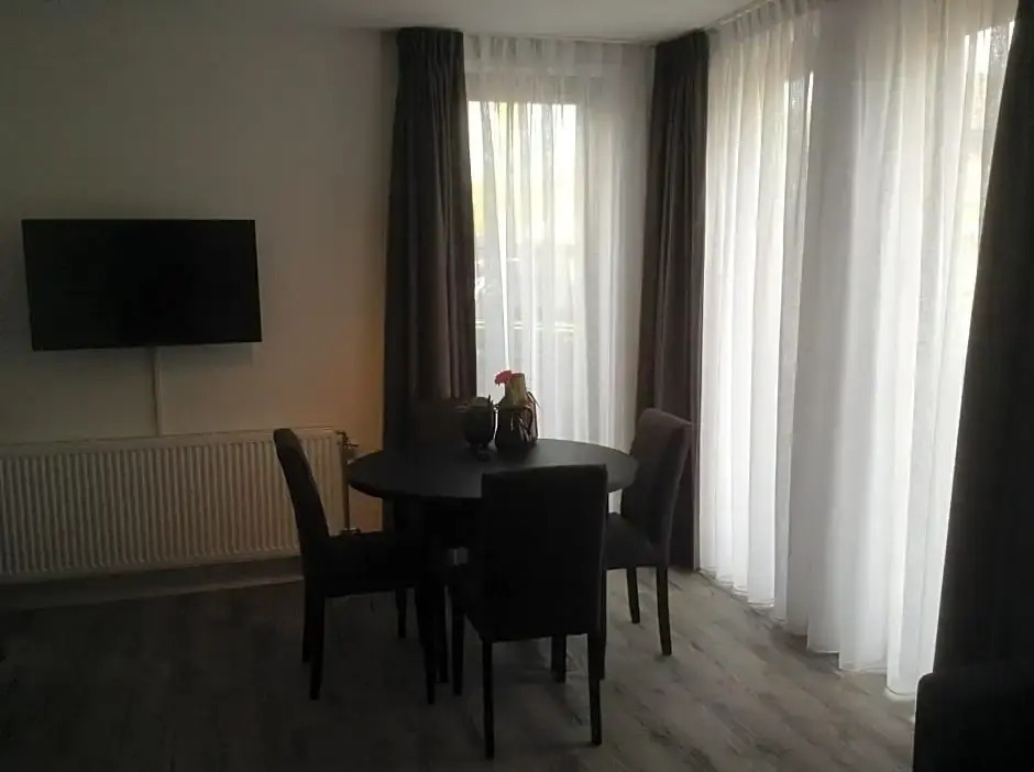 B&B36