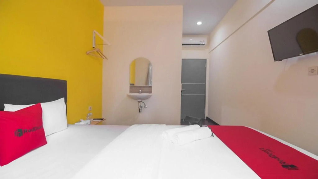 RedDoorz near ITC Mangga Dua