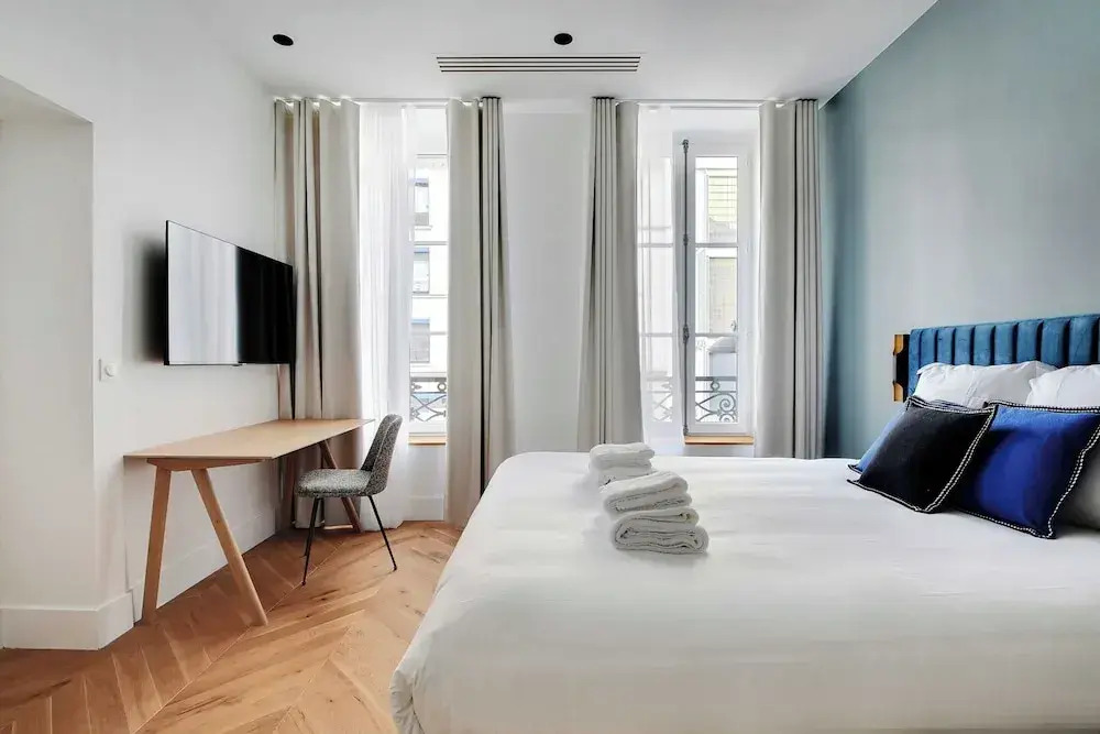 Elegant Apartment - AC- 2br-6p- Madeleine