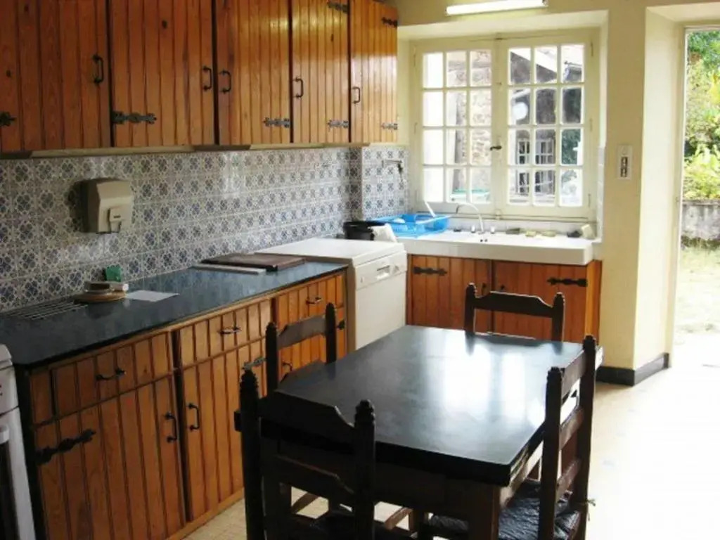 Maison calme avec grand terrain, proche commodités et sites médiévaux - FR-1-582-133