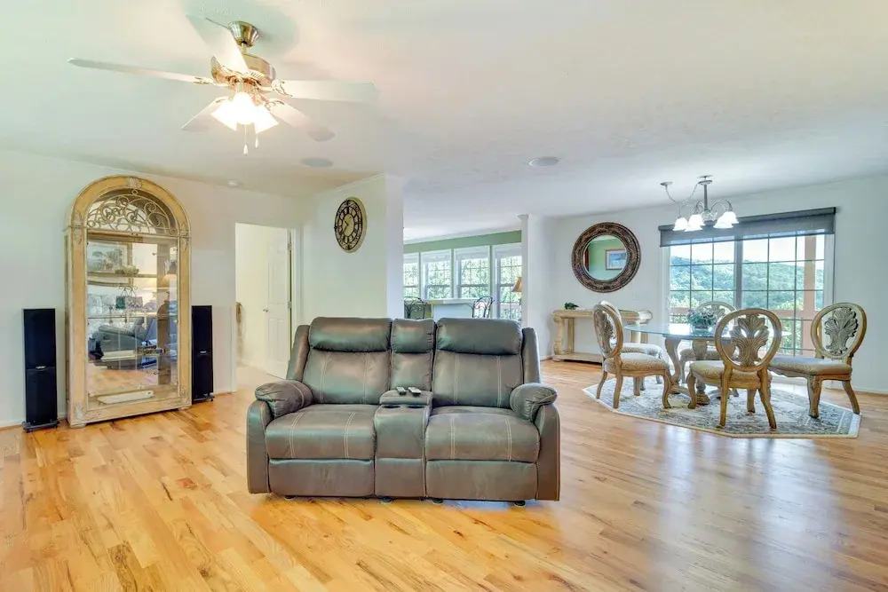 Hendersonville Retreat w/ Mtn Views & Deck!
