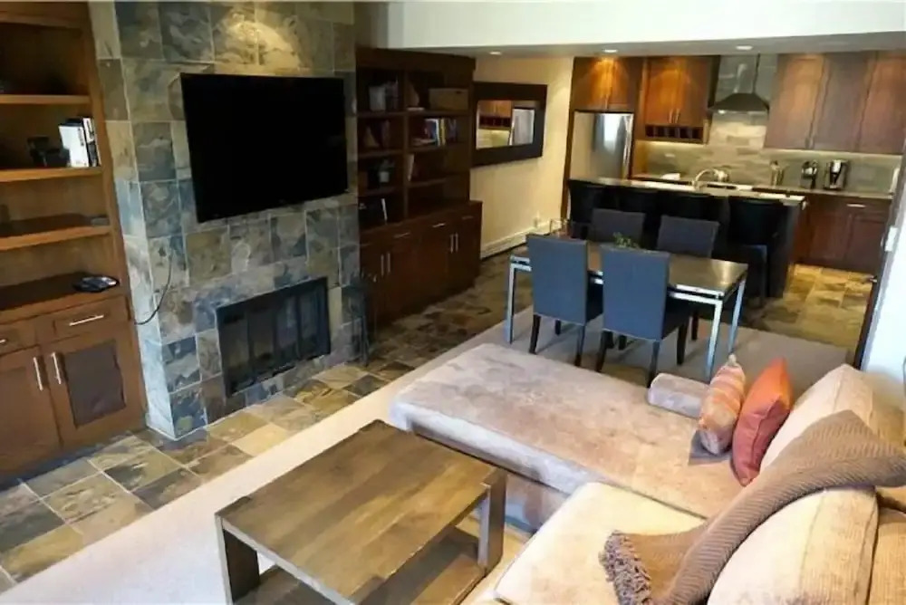 Ski In, Ski Out, 2 Bedroom Luxury Residence With Hot Tub Access And Expansive Views