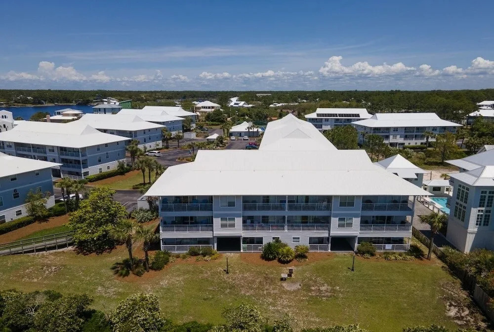 Beachside Villa 2 Bedroom Condo by Redawning