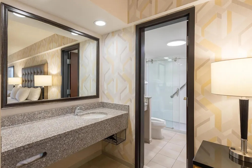 Drury Inn & Suites St. Louis Airport