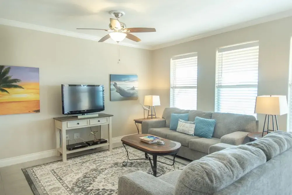 Easy Breezy 3 Bedroom Townhouse