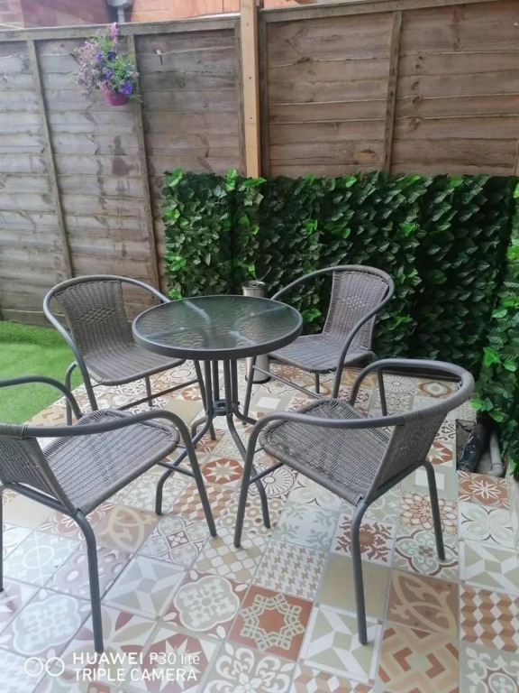 Beach Apartment - Sleeps 4, Garden & Parking
