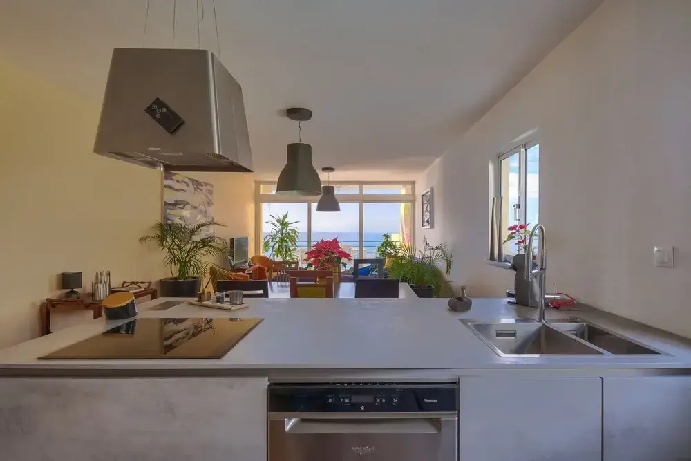 Charming Paint House Apartment in Pestana