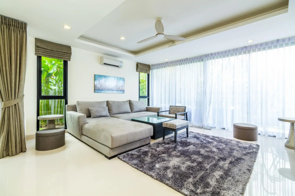 LP101 - Private rooftop pool villa in Laguna for 9 people, near restaurants and shops