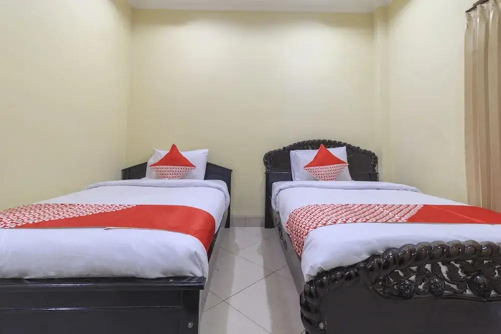 OYO 2814 Debitos Hotel